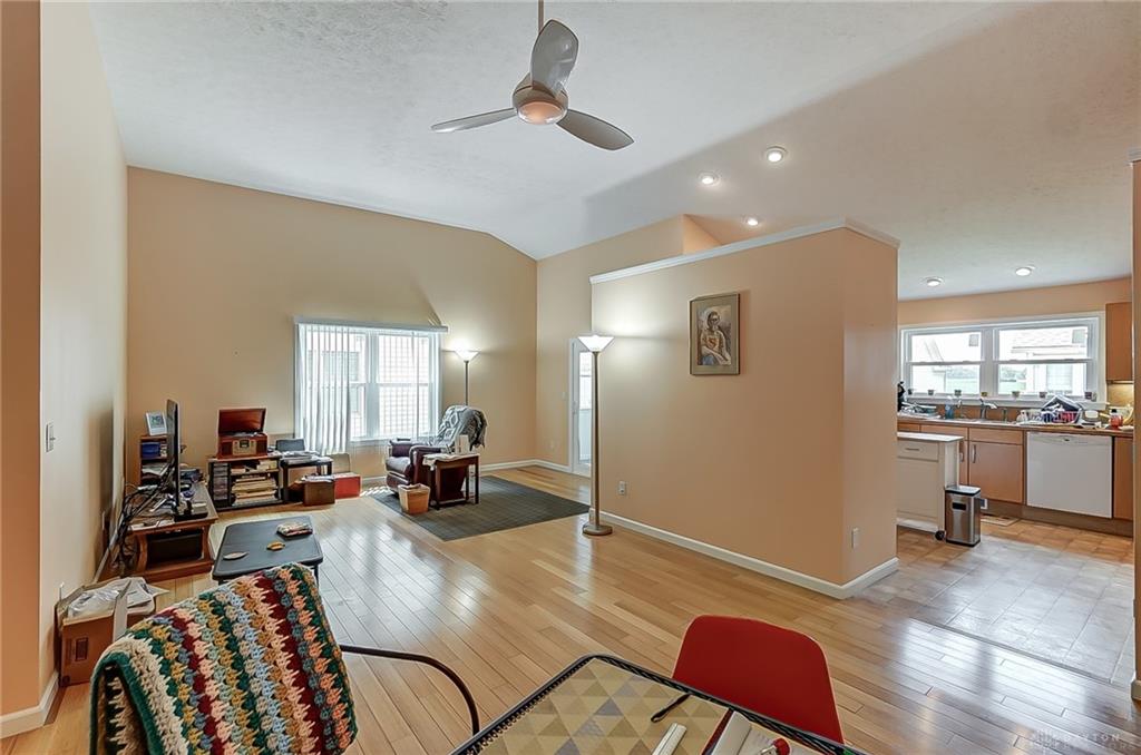 519 Romadoor Property Photo 4