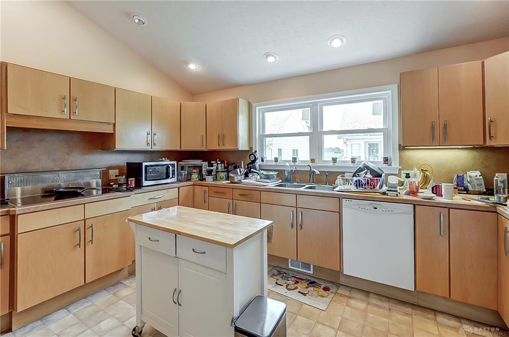 519 Romadoor Property Photo 6