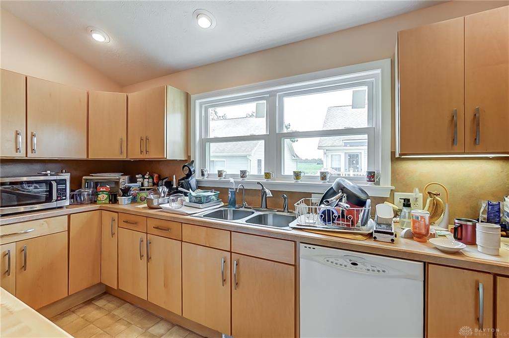 519 Romadoor Property Photo 10