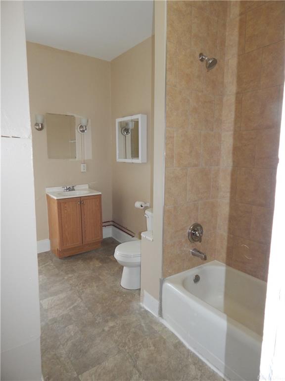 231 S Shaffer Street 1/2 Property Photo 12