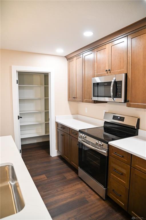 546 Reed Property Photo 8