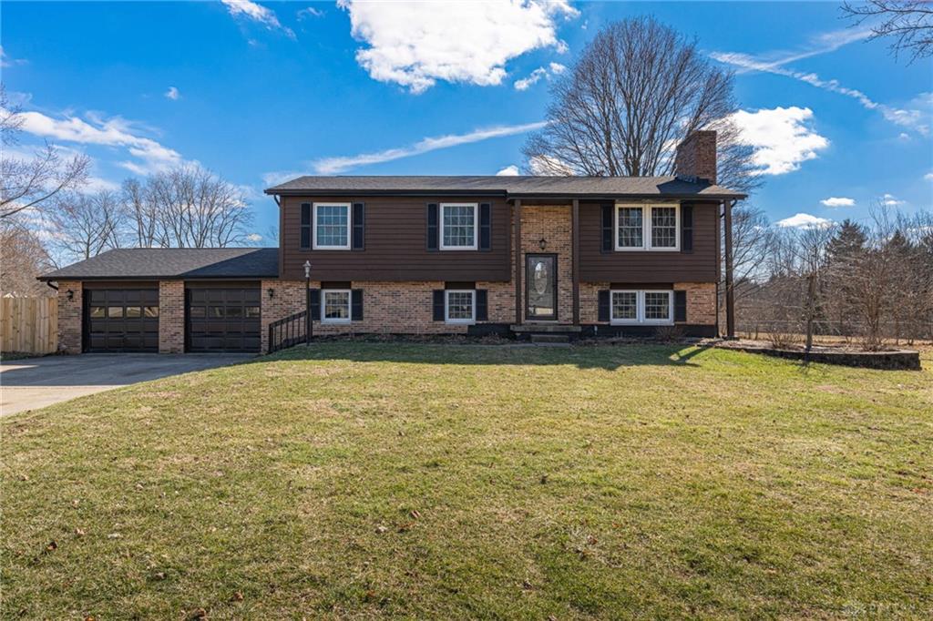 5583 Peach Blossom Court Property Photo 3