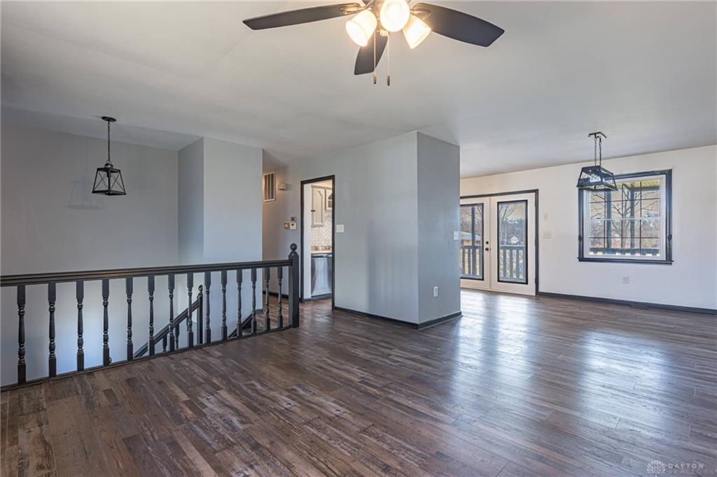 5583 Peach Blossom Court Property Photo 5