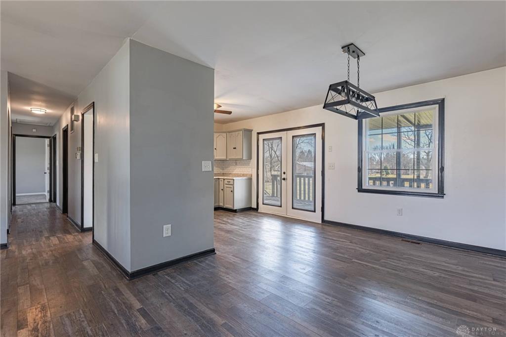 5583 Peach Blossom Court Property Photo 6