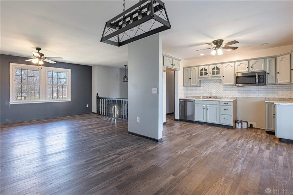 5583 Peach Blossom Court Property Photo 7