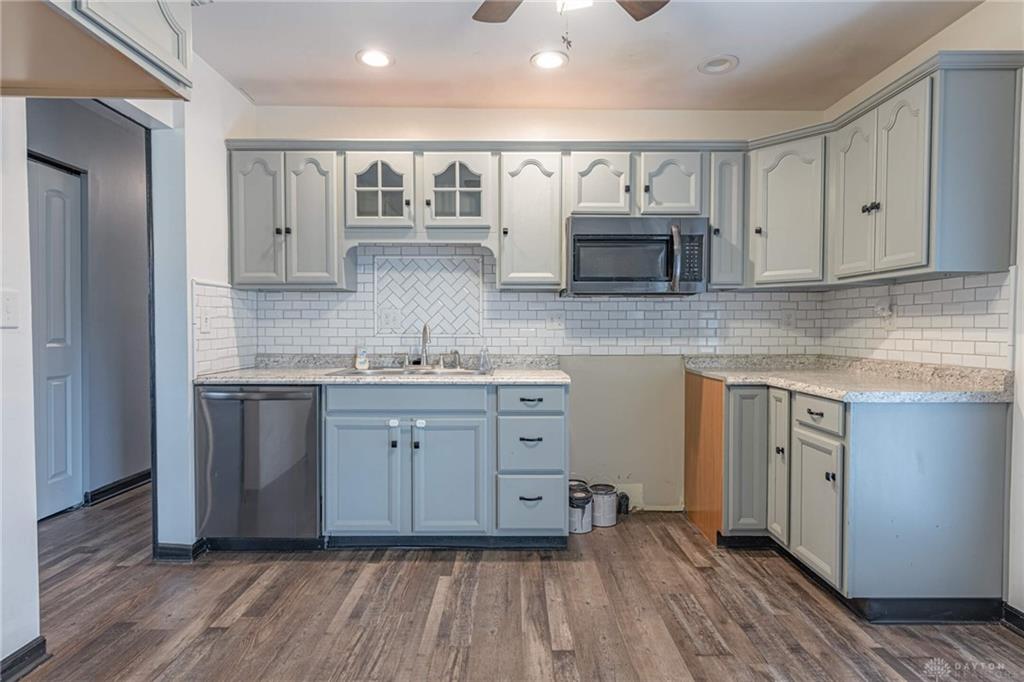 5583 Peach Blossom Court Property Photo 8