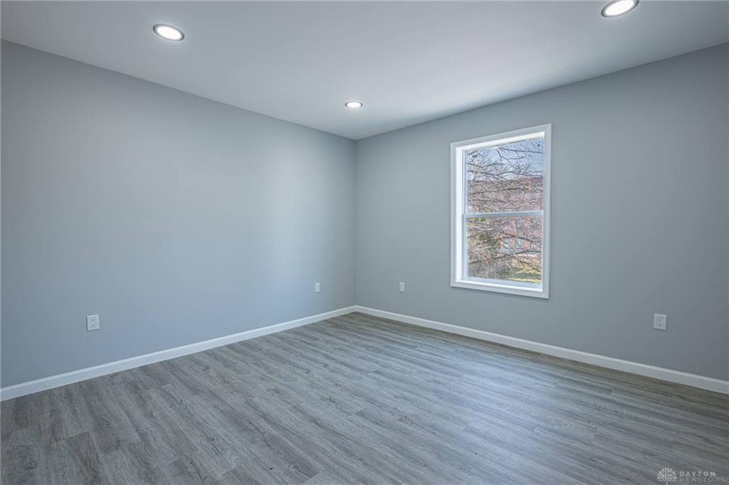 20 5 Oaks Avenue Property Photo 24