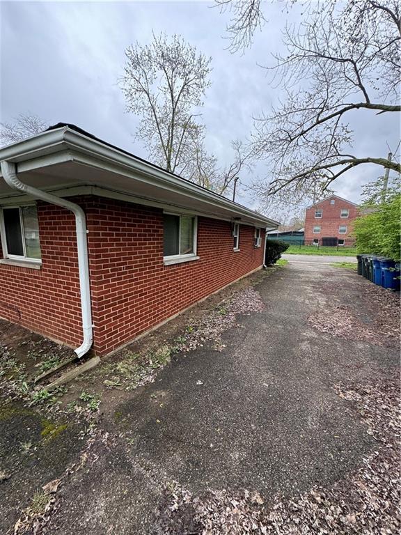 325 Ryburn Avenue 319-325 Property Photo 8