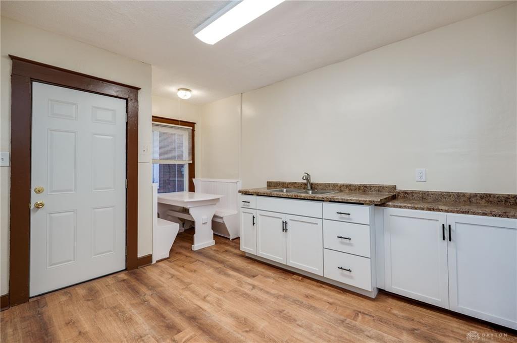 374 Kenwood Avenue Property Photo 12