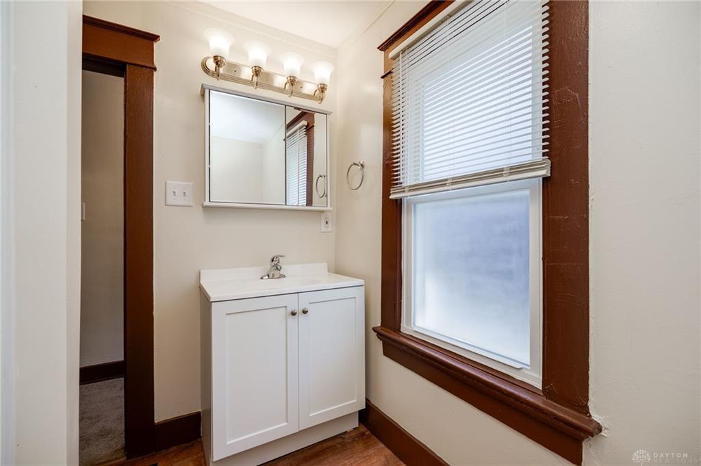 374 Kenwood Avenue Property Photo 14