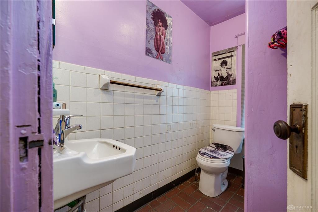 374 Kenwood Avenue Property Photo 24
