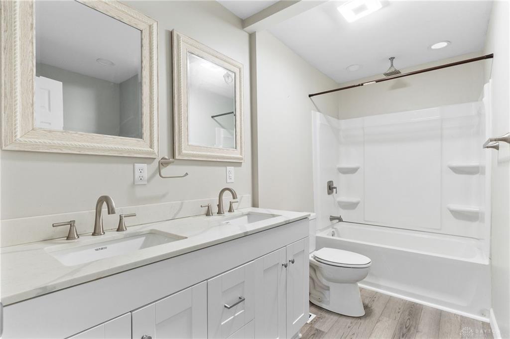 1153 King Richard Property Photo 16