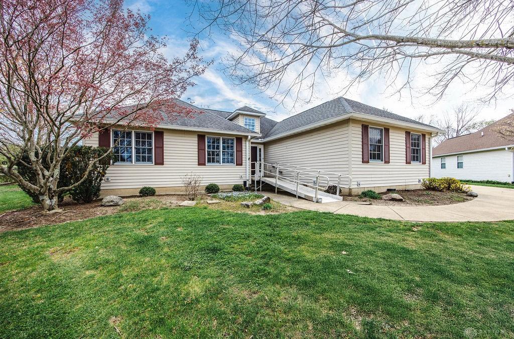 221 Morgan Cir Property Photo