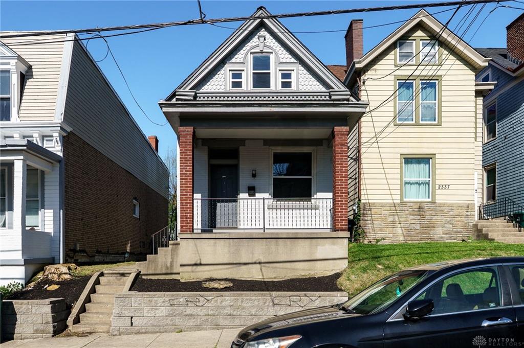2335 Stratford Avenue Property Photo