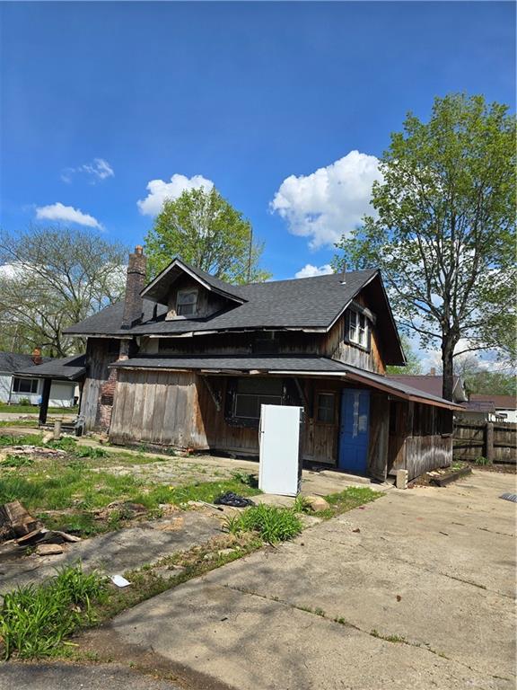6040 6th Property Photo 5