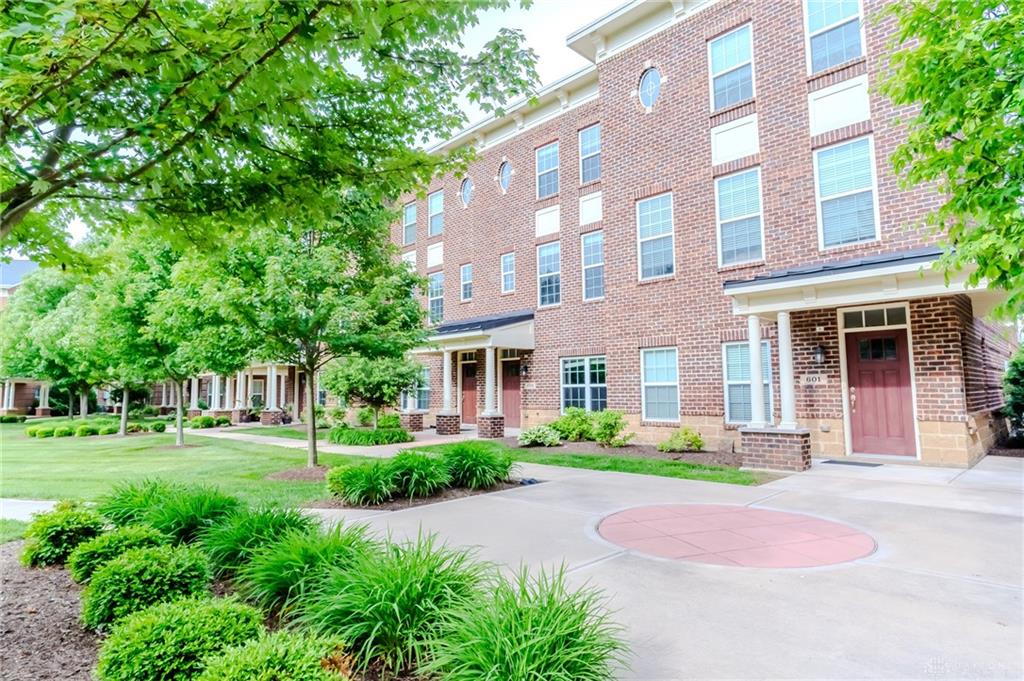 602 Brownstone Row Property Photo 2