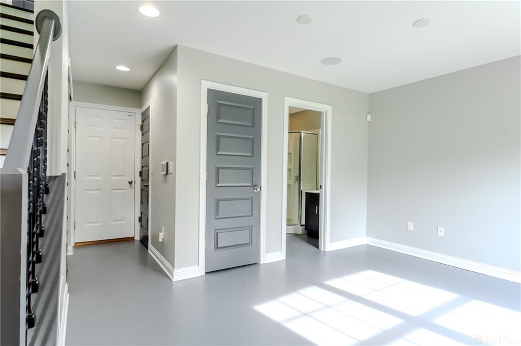 602 Brownstone Row Property Photo 5