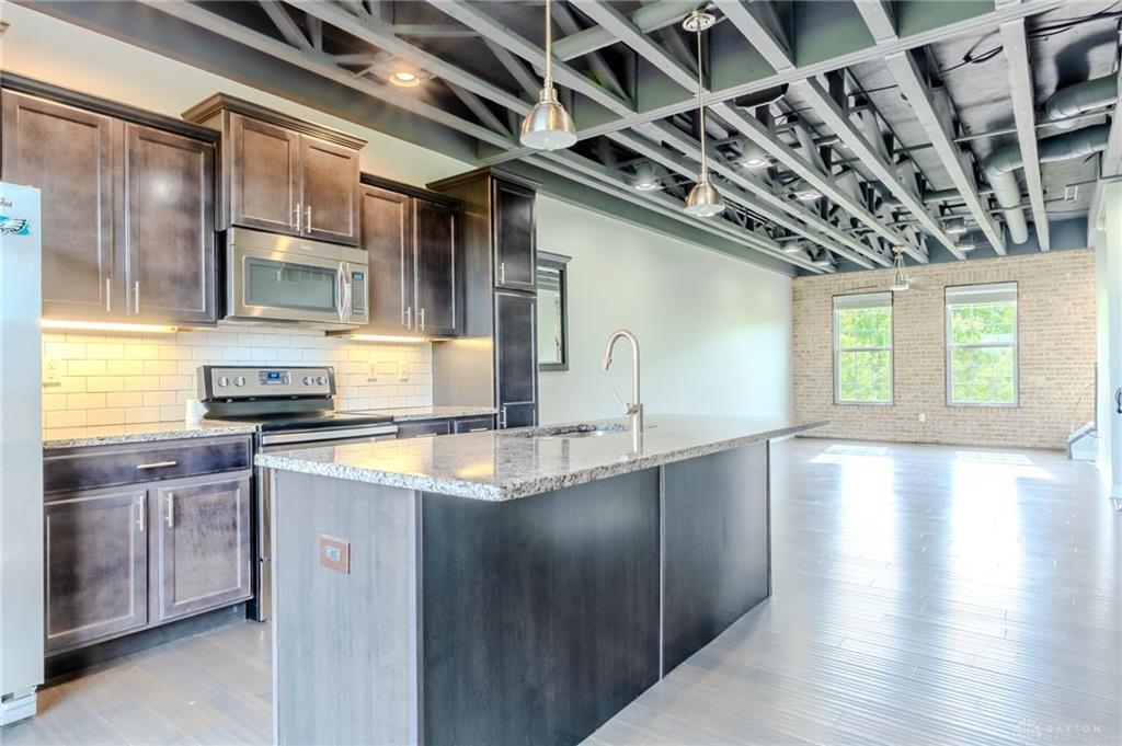 602 Brownstone Row Property Photo 8