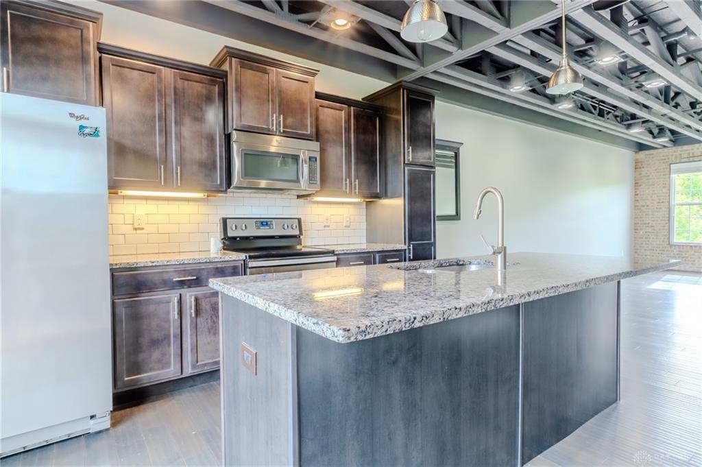 602 Brownstone Row Property Photo 9