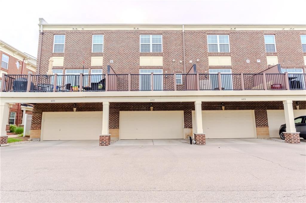 602 Brownstone Row Property Photo 32