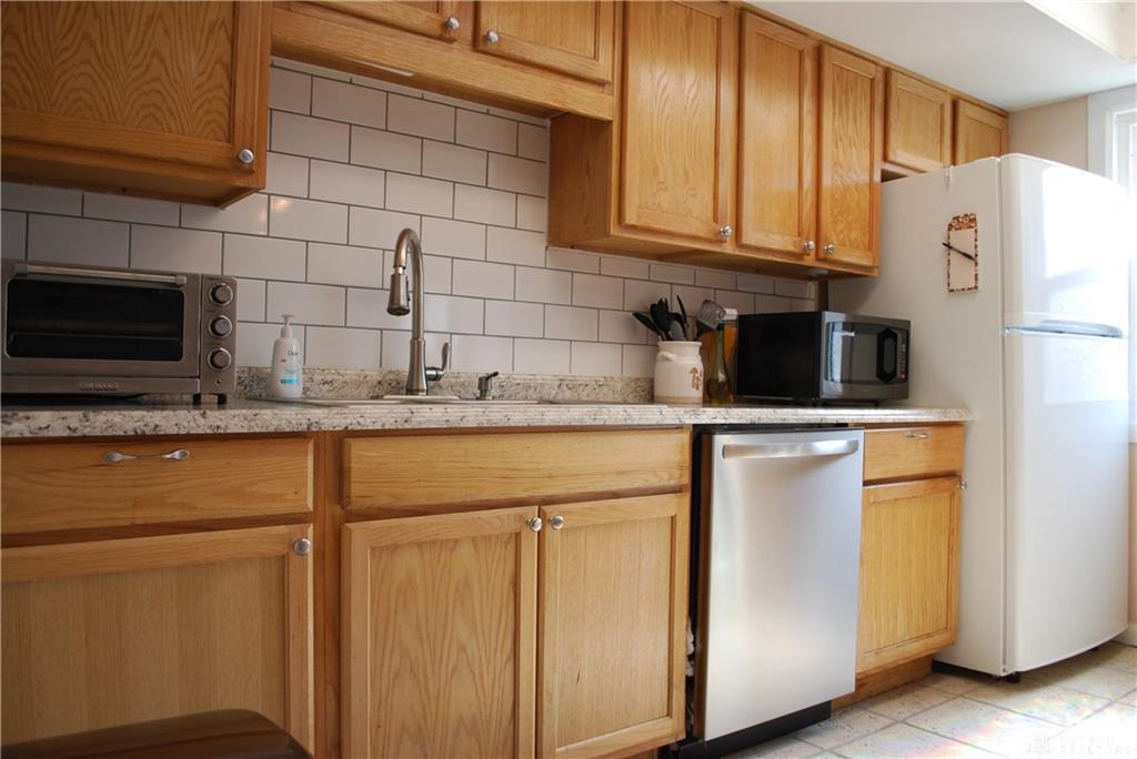 1404 Crown Point Ct Property Photo 4