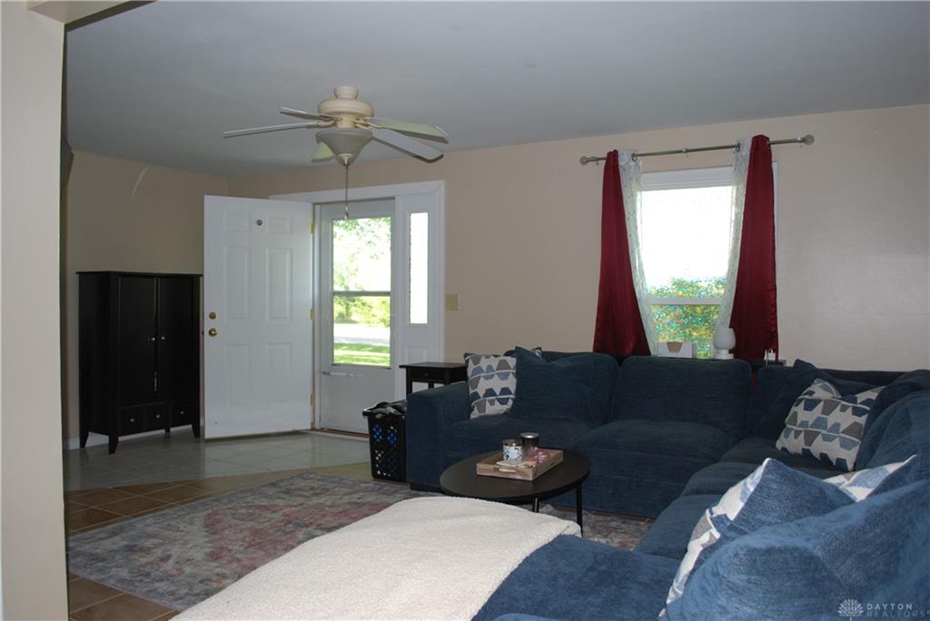 1404 Crown Point Ct Property Photo 9