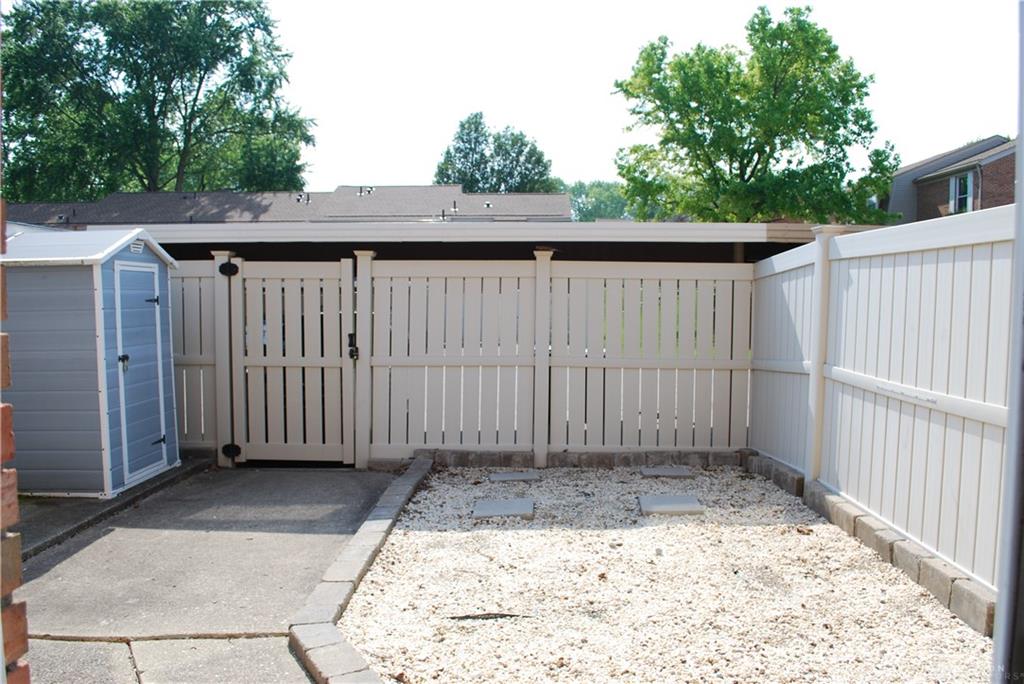 1404 Crown Point Ct Property Photo 23