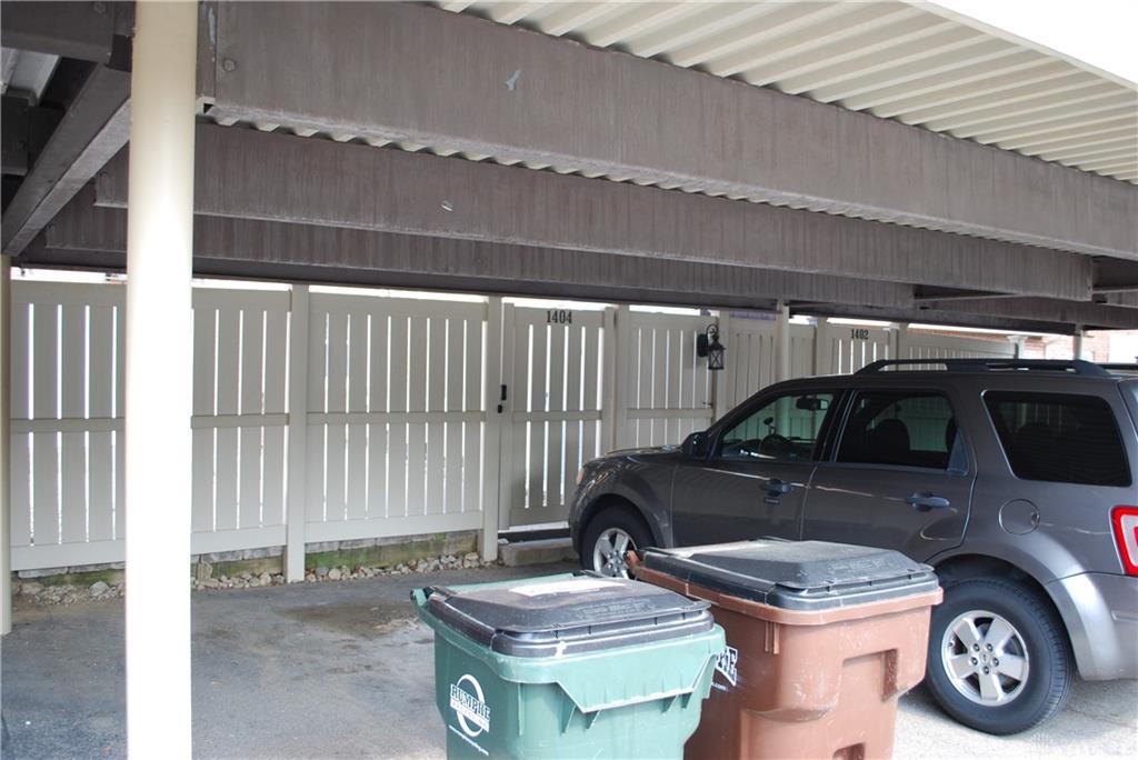 1404 Crown Point Ct Property Photo 25