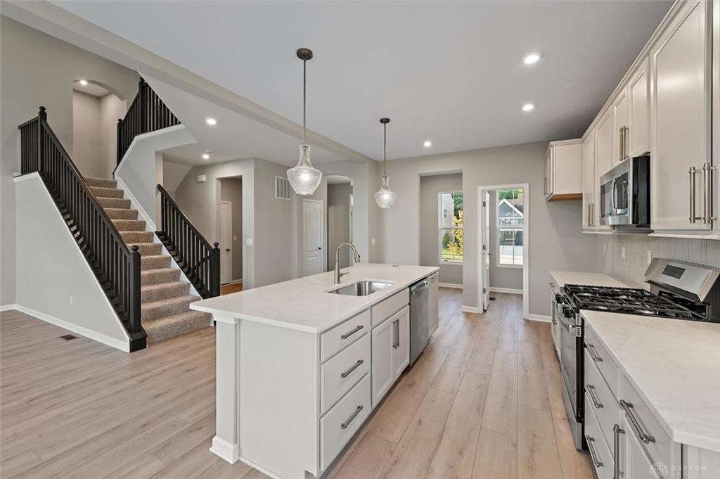 2587 Golden Leaf Property Photo 4