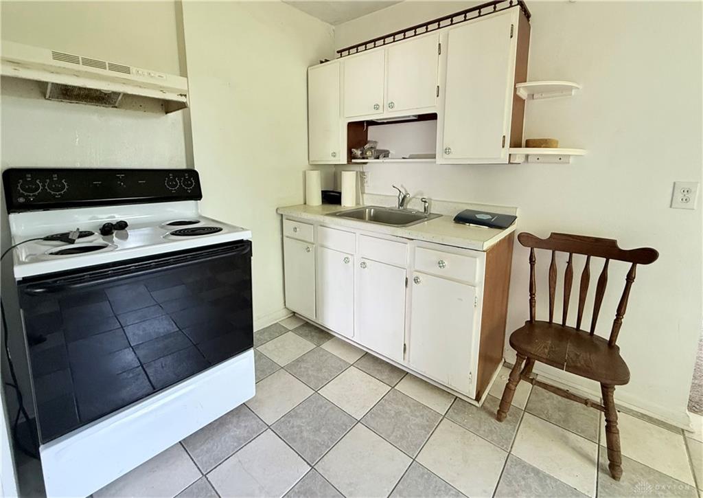 1937 Auburn Property Photo 4