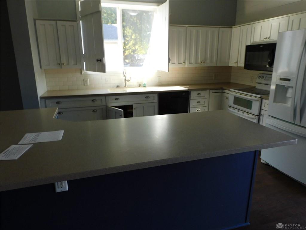 516 E 3rd Property Photo 28