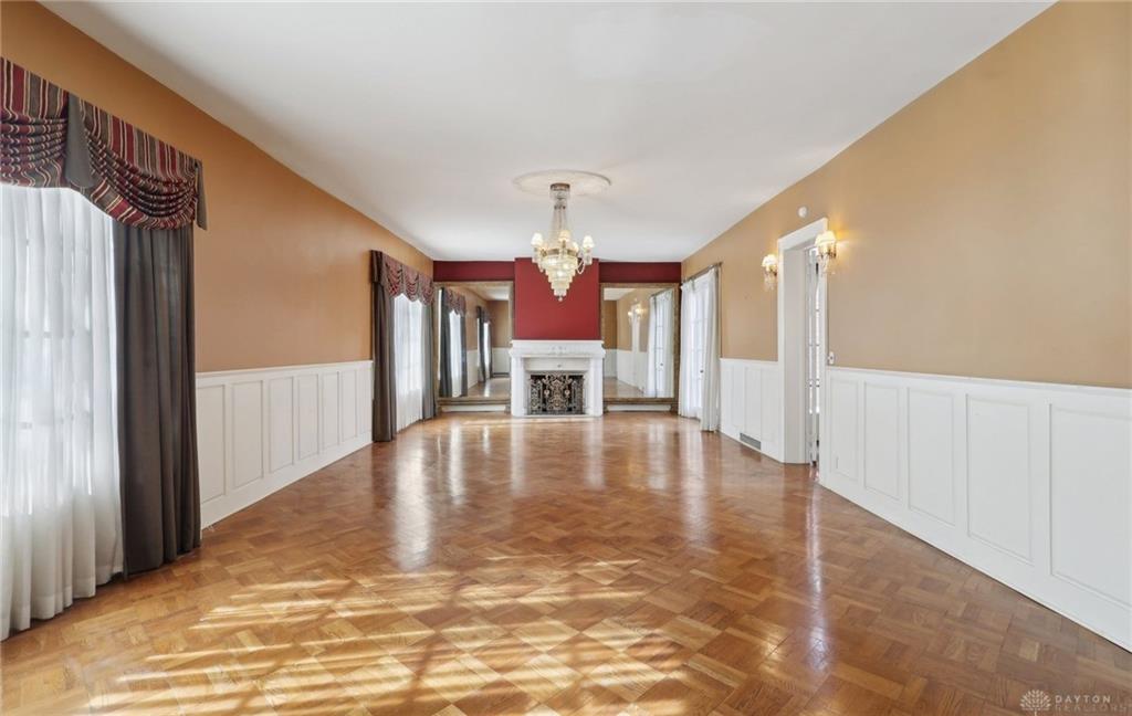 118 S Walnut Property Photo 4