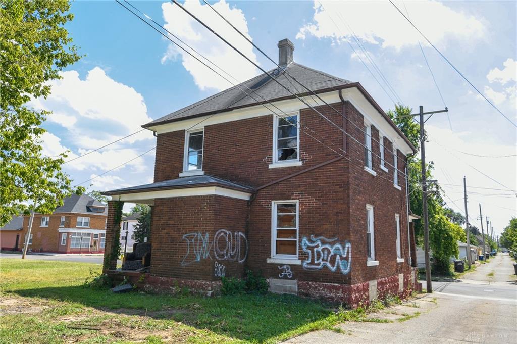 1815 Warner Avenue Property Photo 4