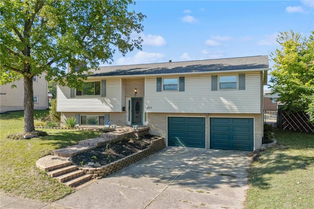 811 Moon Court Property Photo 1