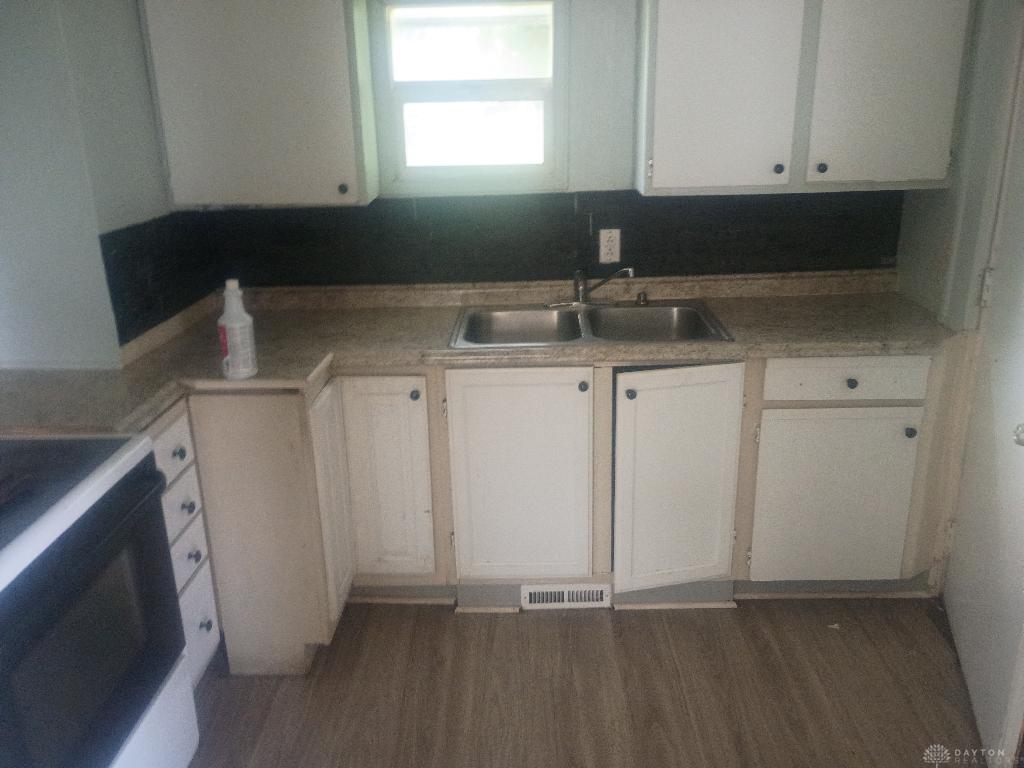 724 Dennison Property Photo 8