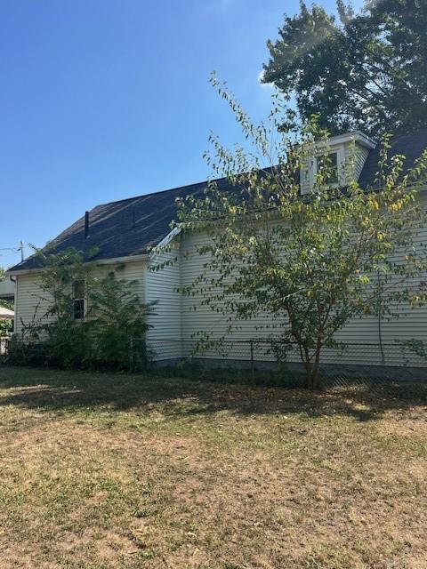 102 N Hedges Property Photo 4