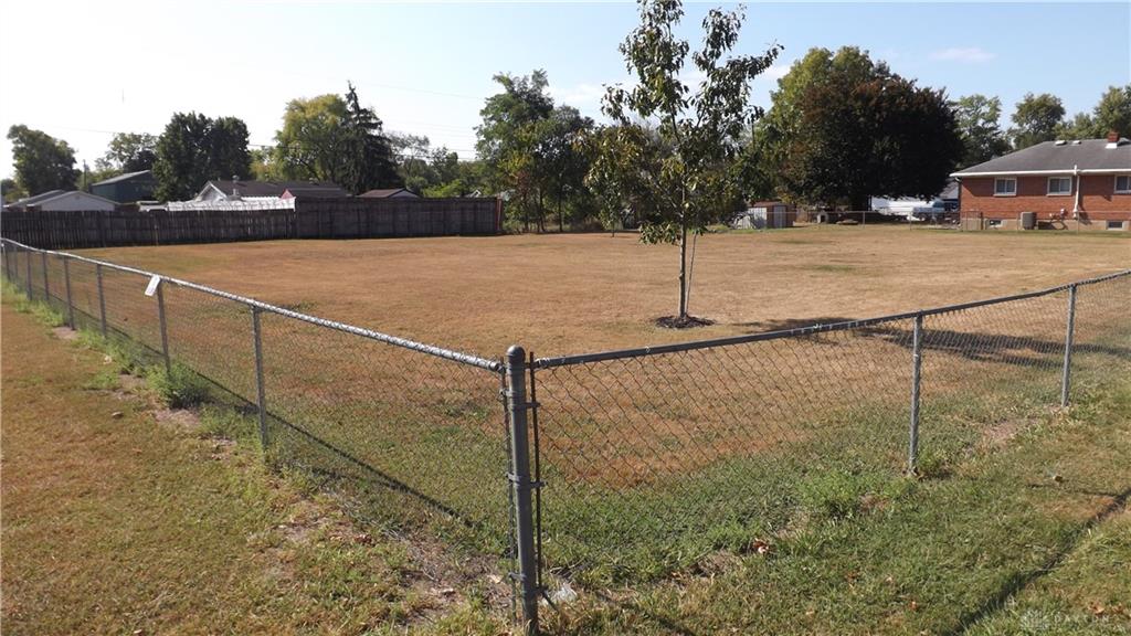 2460 Bushnell Property Photo 4