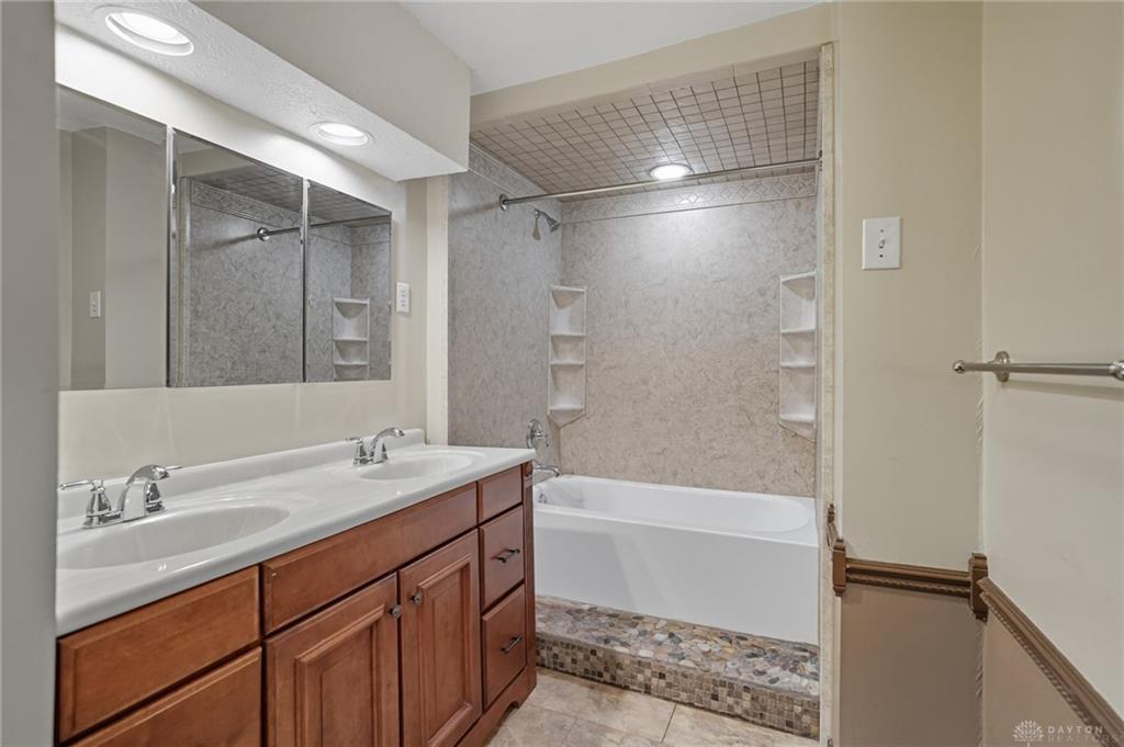 3730 Greentree Road Property Photo 24