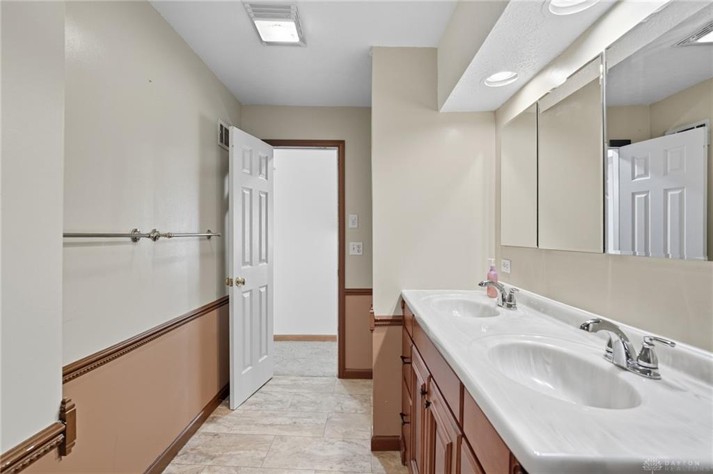 3730 Greentree Road Property Photo 25