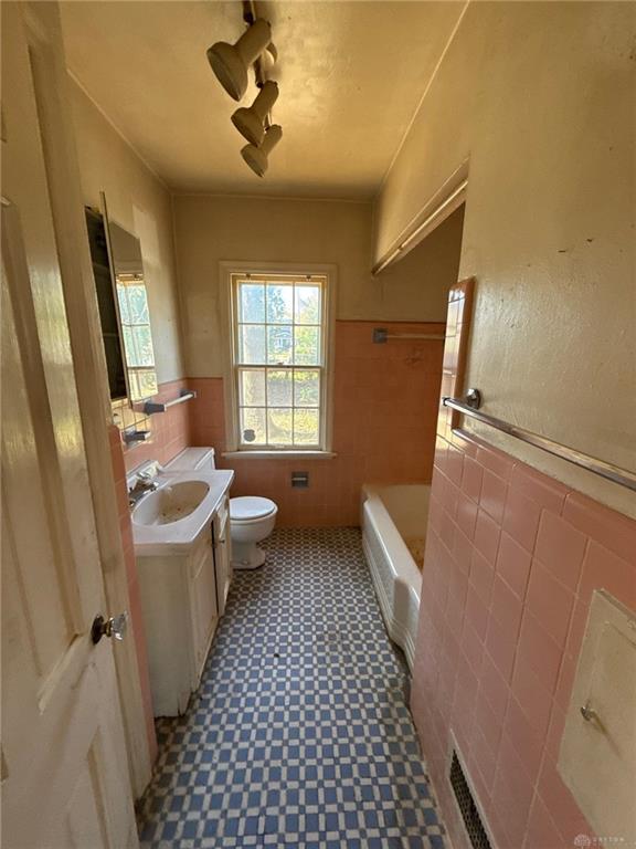 2421 Rugby Road Property Photo 4