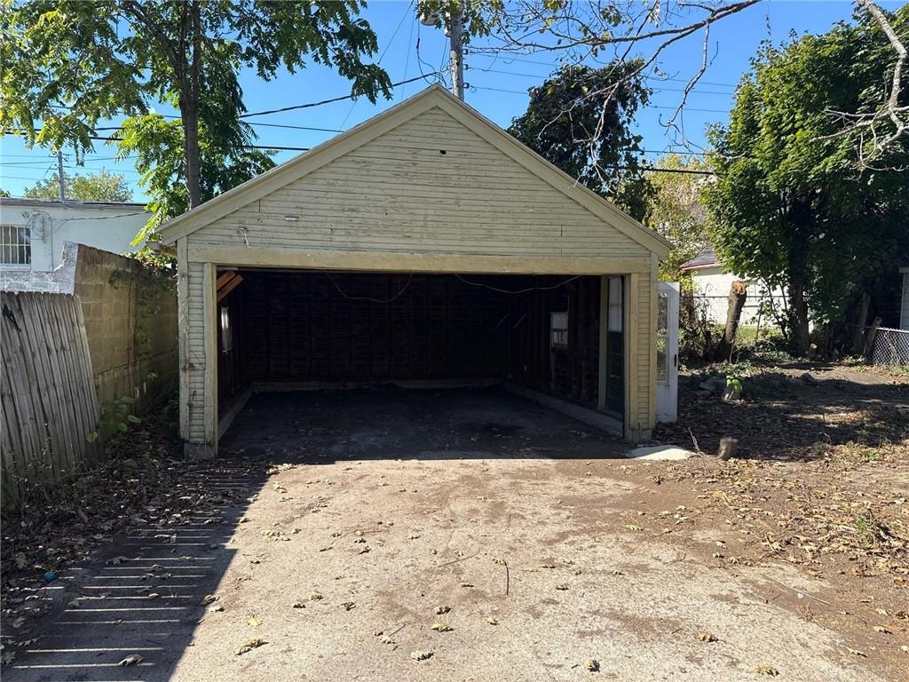 2421 Rugby Road Property Photo 10