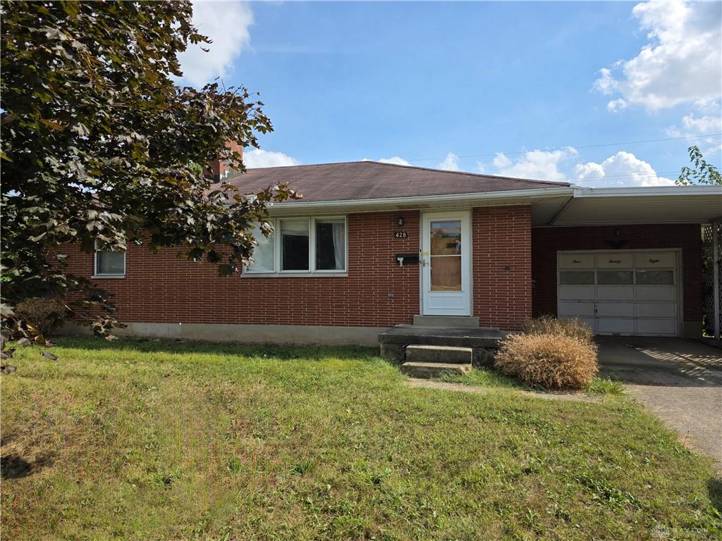 428 E Cottage Property Photo 1