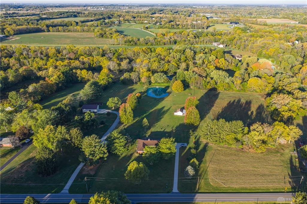 4001 E Social Row Road Property Photo 2