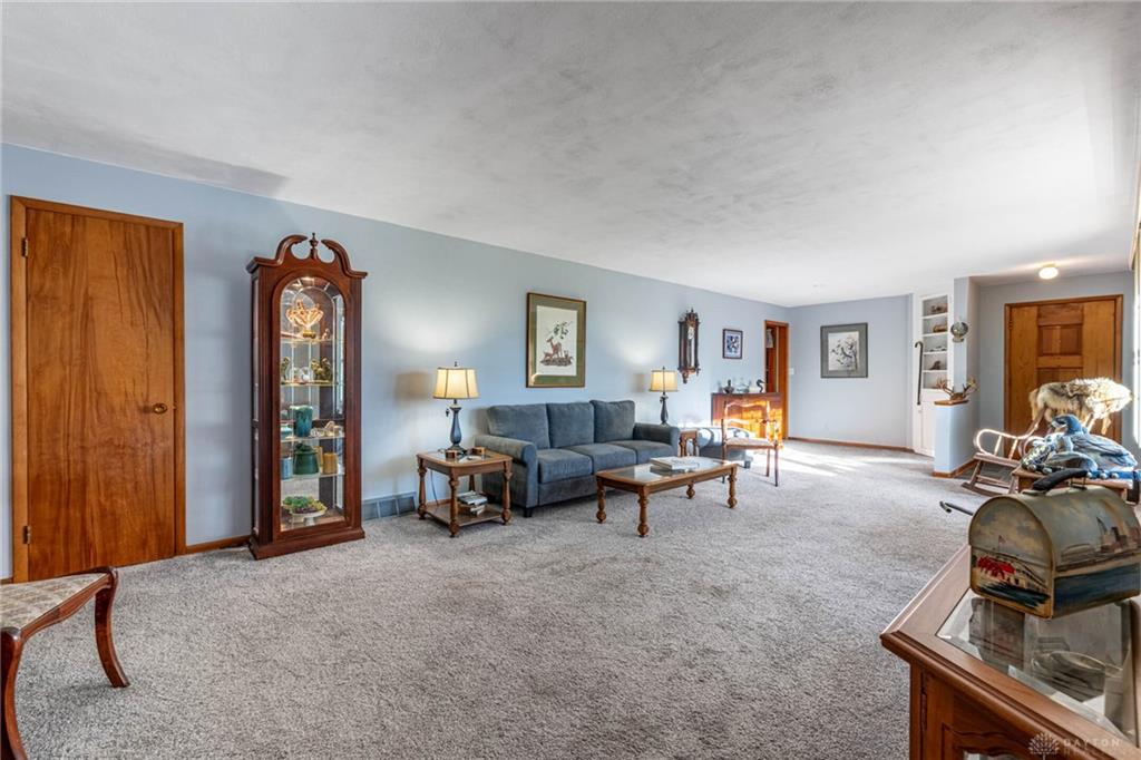 4001 E Social Row Road Property Photo 5