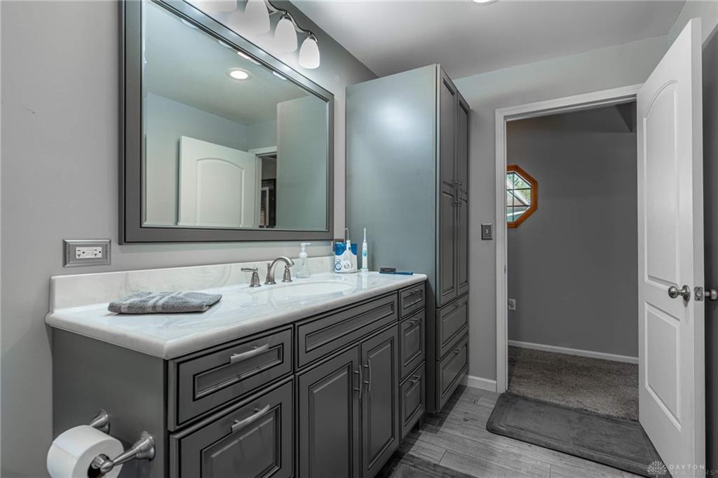 4001 E Social Row Road Property Photo 9