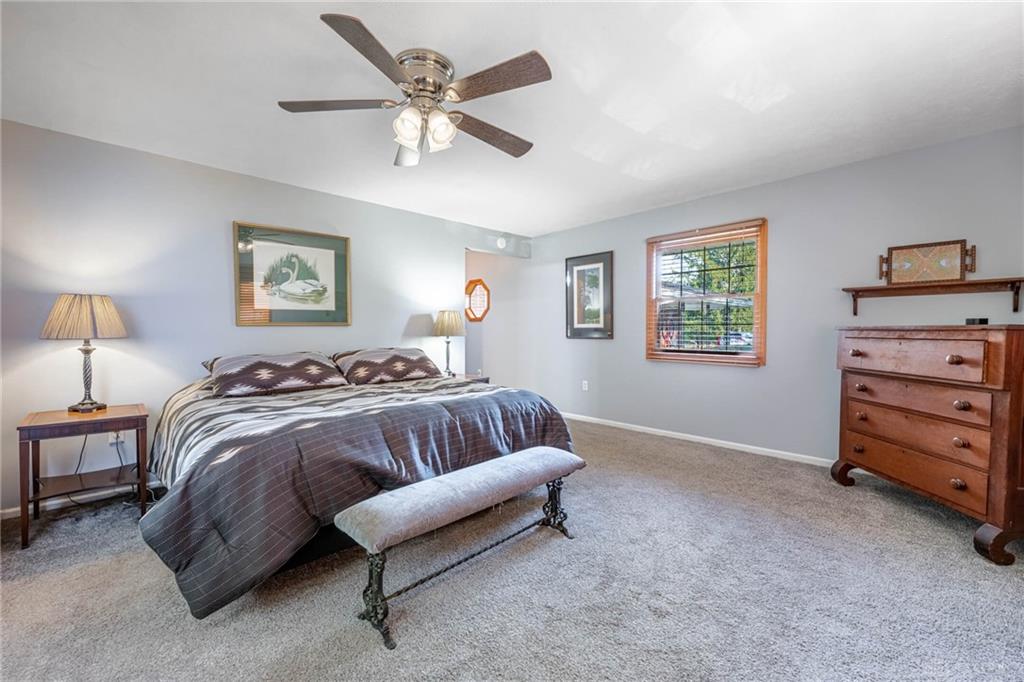 4001 E Social Row Road Property Photo 12