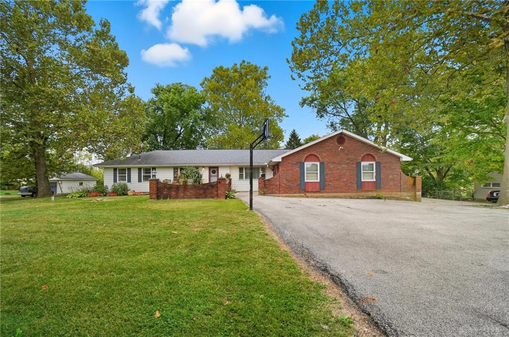 8375 Peters Pike Property Photo 3