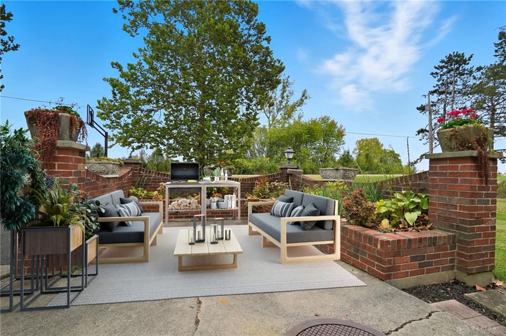 8375 Peters Pike Property Photo 6