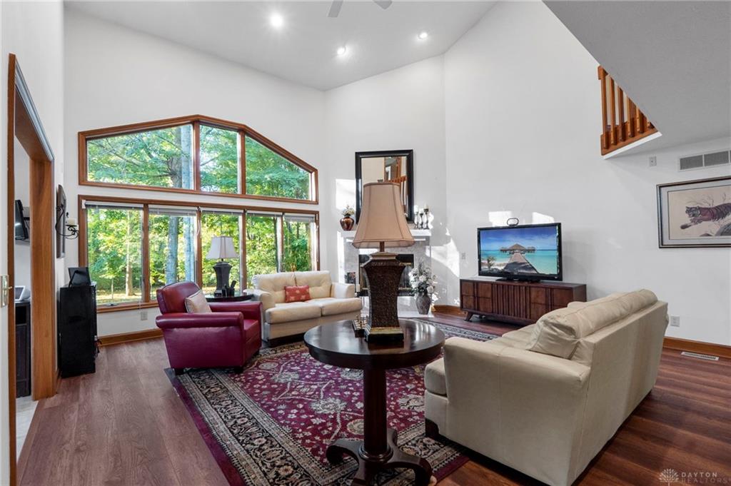 1009 Highpoint Drive Property Photo 10