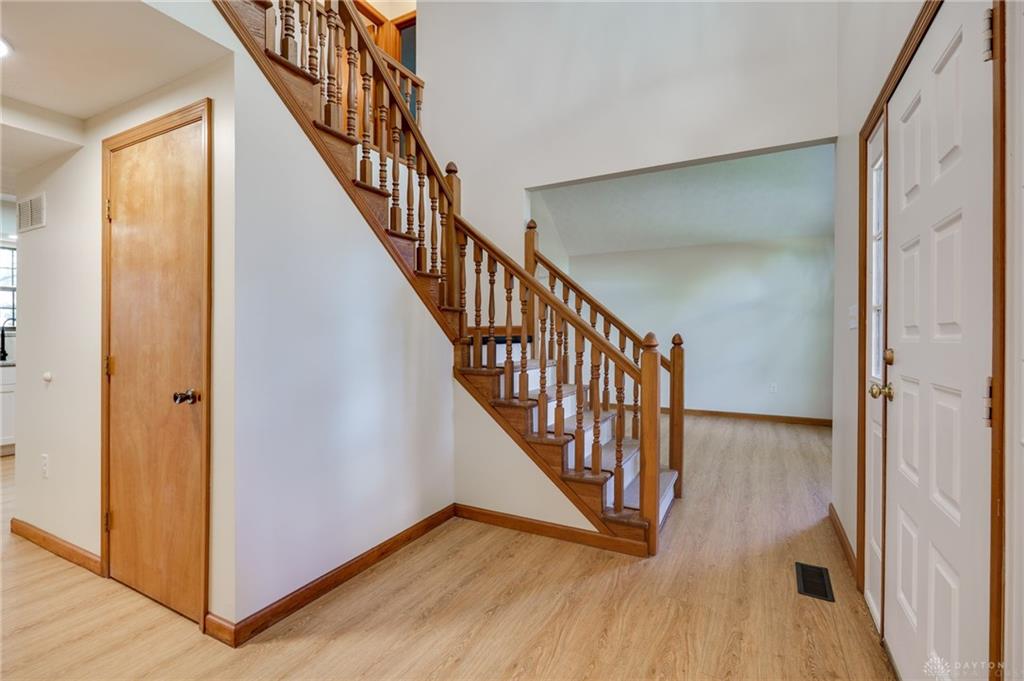 6297 Karlsridge Drive Property Photo 5